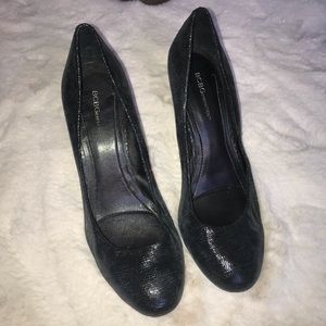 BCBGeneration Round toe black textured heels.
